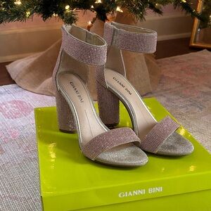 ⭐️ LIKE NEW ⭐️ in box! Gianni Bini Women's Sparkling Sand Gold Heels, size 7.5